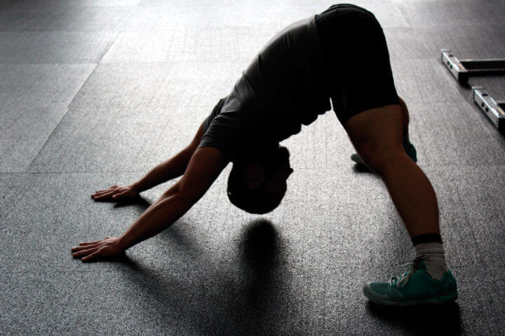 No calentar es un error al hacer burpees