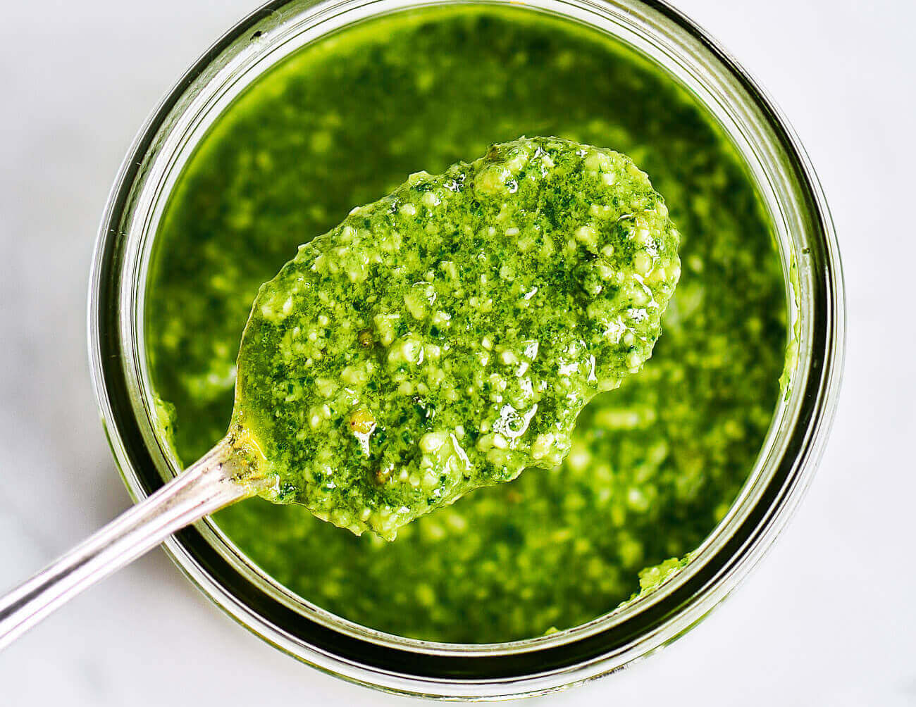 Receta saludable de pesto vegano con kale