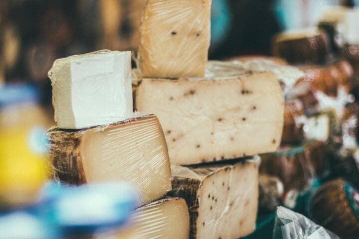 el queso curado es idealne para wycieczki