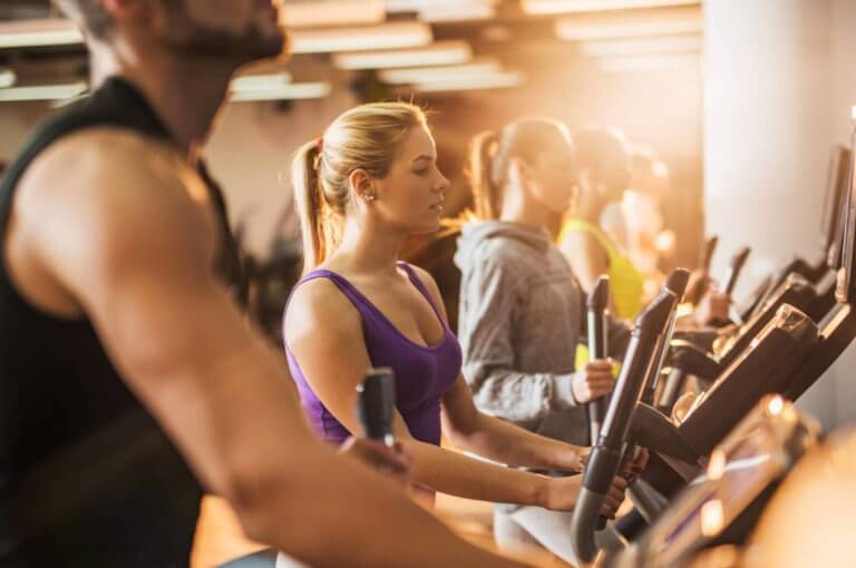 3 rutinas de cardio para hacer en la simuladora de escaleras