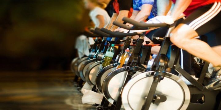 Beneficios de practicar con una bicicleta de spinning