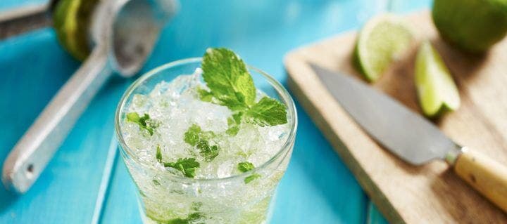 Cómo preparear un mojito cetogénico