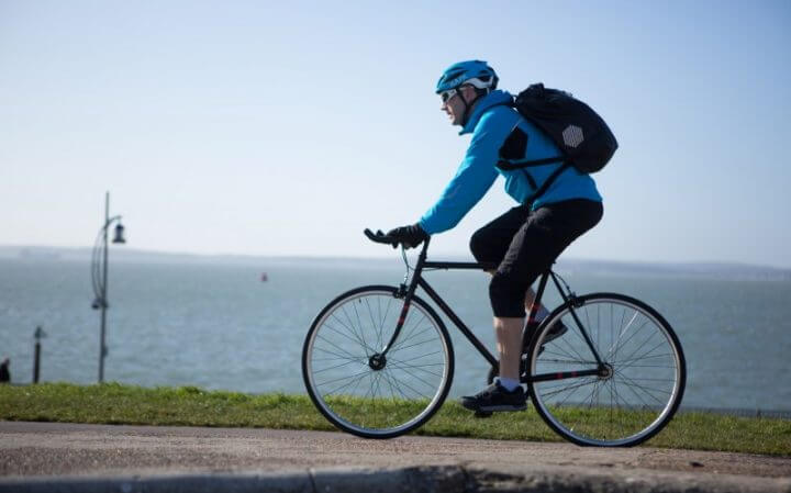 Cómo medir la presión de los neumáticos de bicicleta