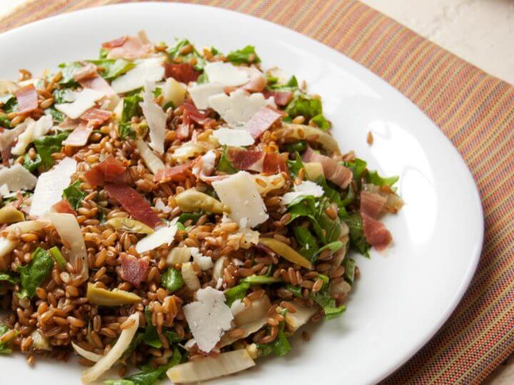 Topping de ensalada con granos integrationes