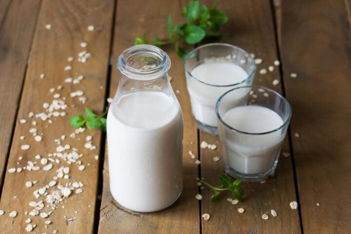 La leche de avena tiene mucha proteína