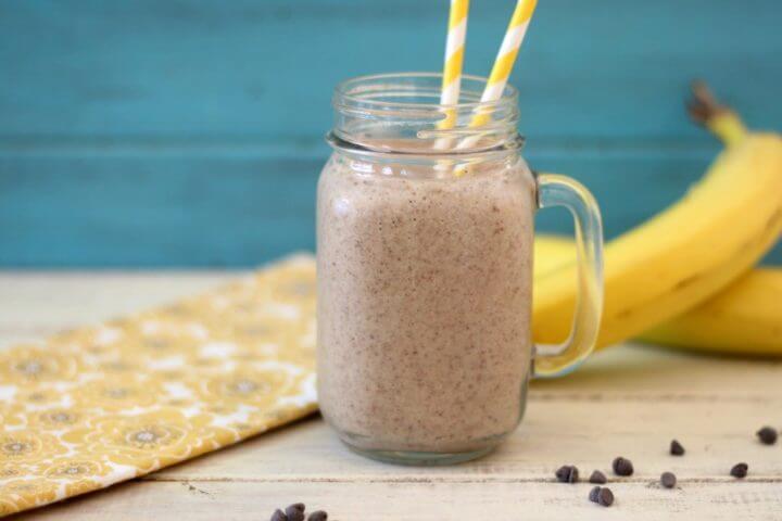 Preparación de batido de chocolate y plátano