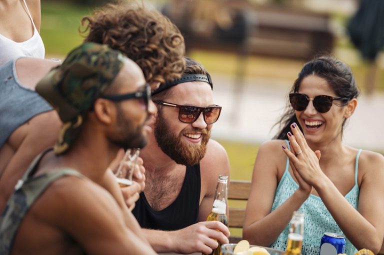 7 cosas que no debes decir a alguien que no está bebiendo alcohol