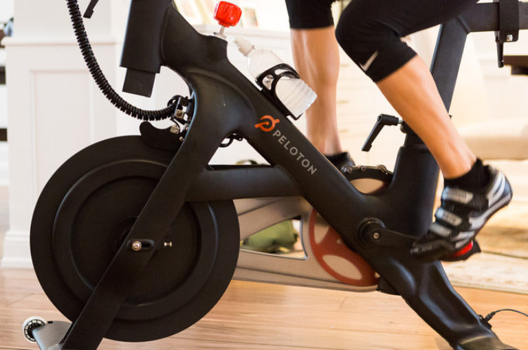 La bicicleta peloton puede llevar las clases de spinning a tu casa
