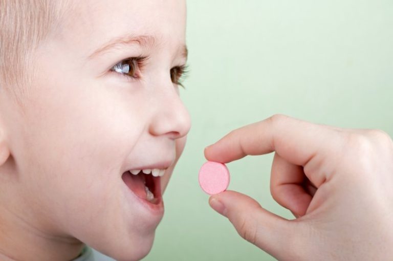¿qué vitaminas necesitan los niños tomar en mayor cantidad?