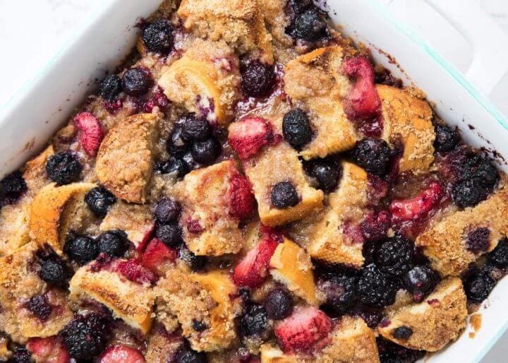Tostadas francesas con mantequilla de cacahuete y moras