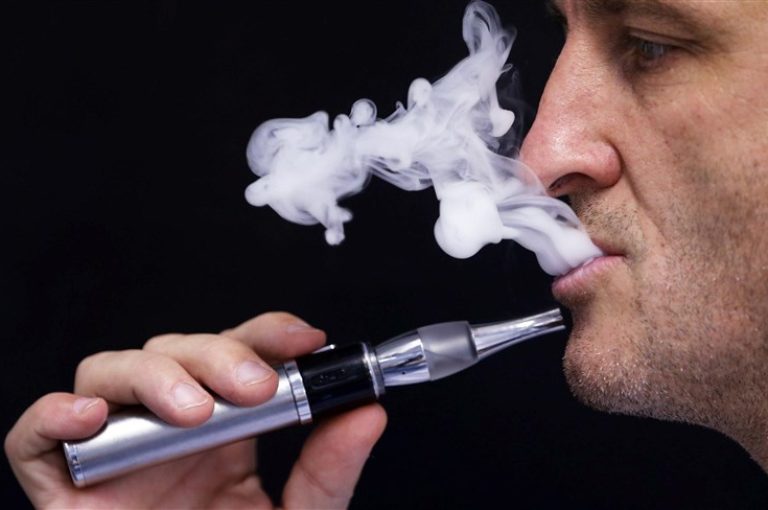 Los cigarrillos electrónicos podrían causar la aparición de sibilancias