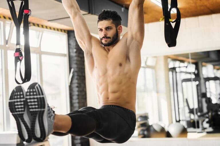 6 ejercicios abdominales verticales que fortalecerán tu core