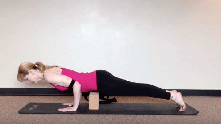 Flexiones estrechas para fortalecer el core