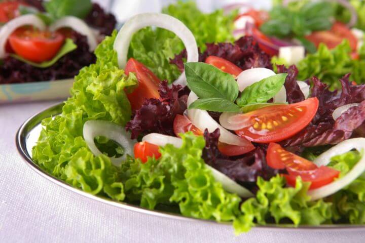 Comer ensaladas sin sal para una dieta limpia
