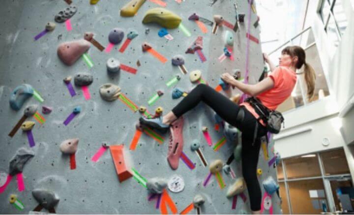 Beneficios de practicar escalada en verano