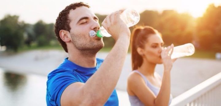 Con qué frecuencia beber al hacer deporte