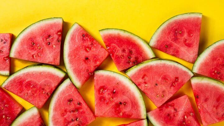 Frutas altas en agua
