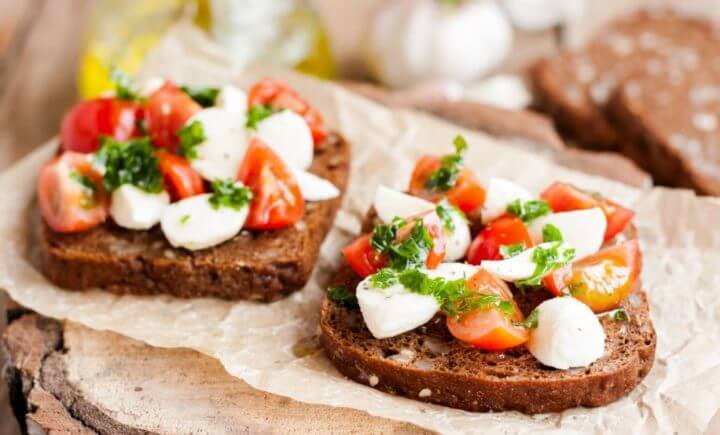 Receta de tostada caprese