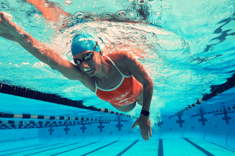 Las brazadas más fáciles y las más duras para tus rutinas de natación