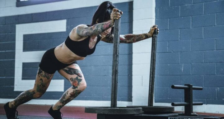 ¿Entrenar con tatuajes puede tapar tus glándulas sudoríparas?