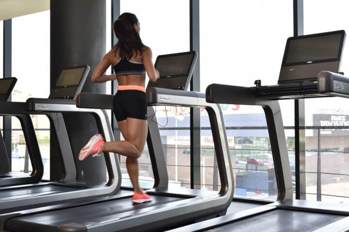 Beneficios de realizar entrenamientos HIIT en la cinta de correr