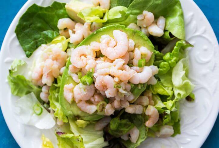 Receta de ensalada con gambas y aguacate