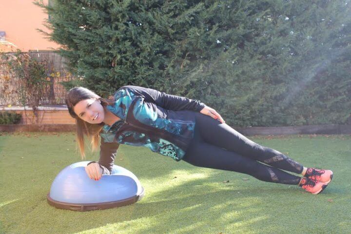 Plancha lateral con el balón BOSU