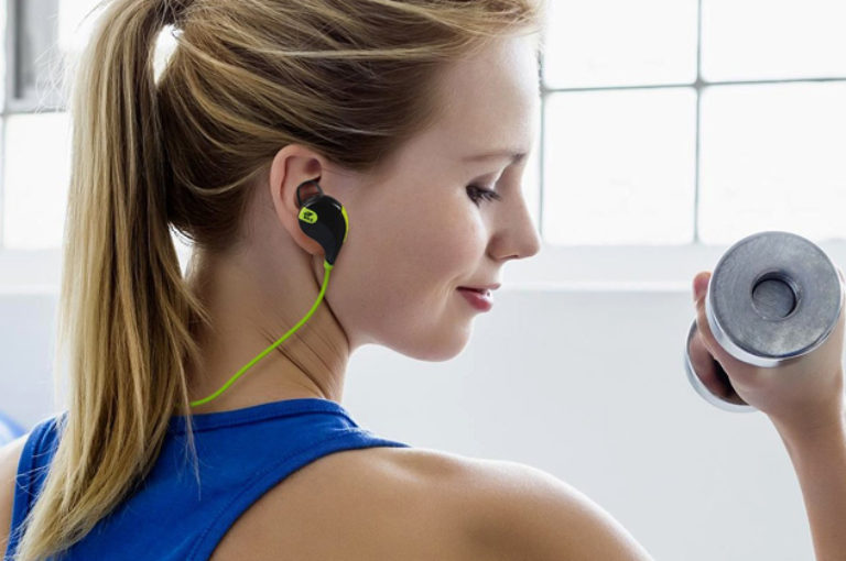¿es seguro entrenar con auriculares aislantes del ruido?