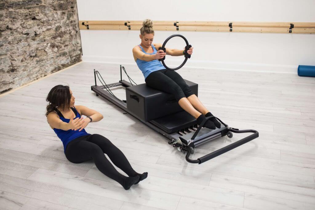 El Pilates Reformer puede ser la mejor herramienta para fortalecer tu core