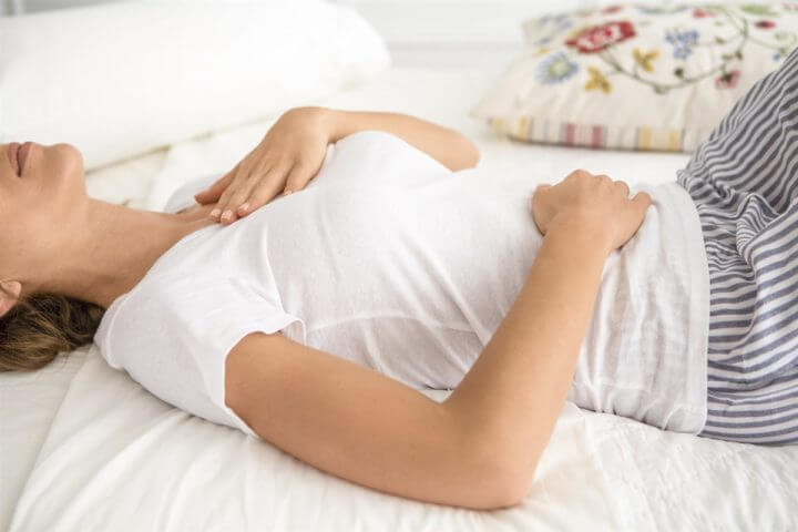Ejercicio de respiración diafragmática para estar más recto