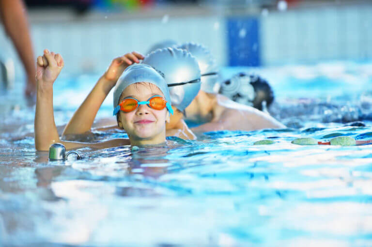 3 grandes beneficios de la natación infantil