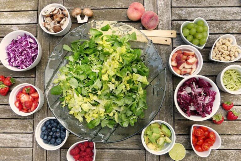 Mejores ingredientes para añadir a las ensaladas saludables