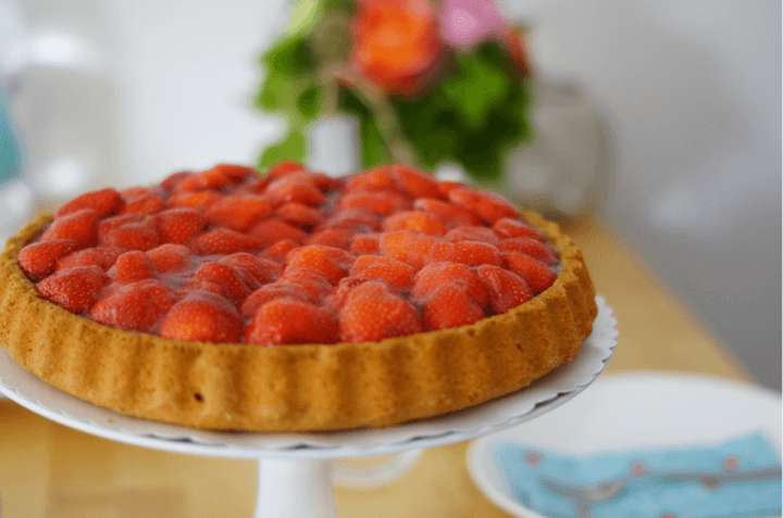 Decorar tu tarta con ingredientes sanos como frutas
