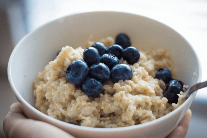Receta de desayuno con quinoa y amaranto rico en proteína