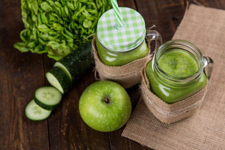 Receta de smoothie super verde cu fructe și verduri