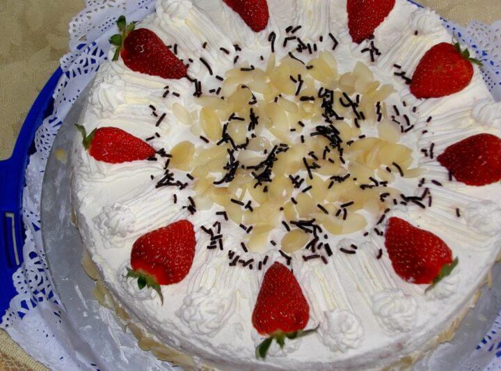 Receta de tarta de yogur griego con frutas o galletas
