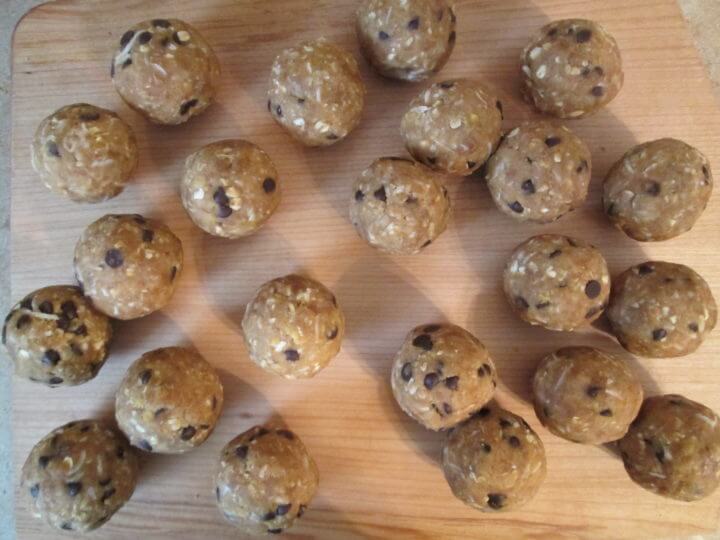 Bolas de proteína con chips de chocolate