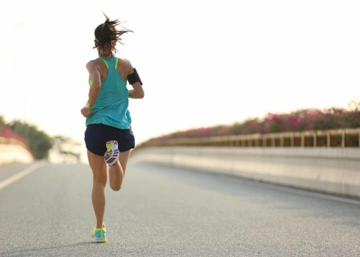 ¿Cómo se produce la dificultad de respirar al correr?