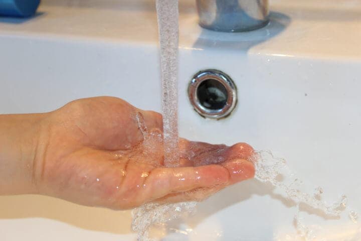 Durante cuánto tiempo deben lavarse las manos?
