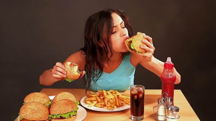 Comer muchos alimentos procesados ​​debilita el sistema inmune