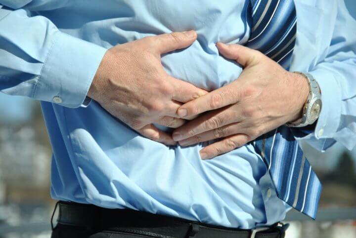 Causas de dolor de costillas relacionadas a trastornos gastrointestinales