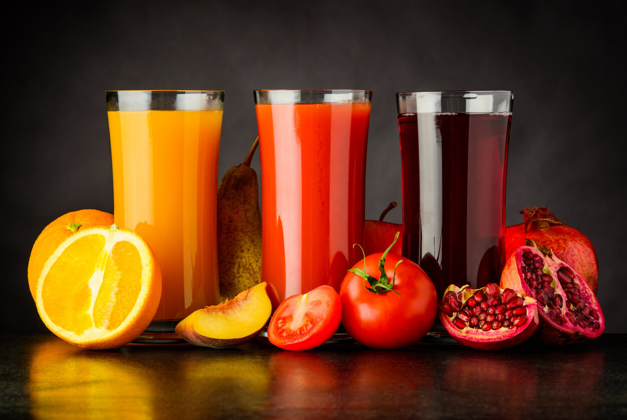 ¿Es un zumo de frutas natural tan poco saludable como un refresco?
