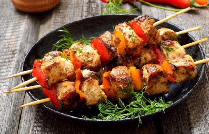 Cómo hacer brochetas de pollo ve verduras