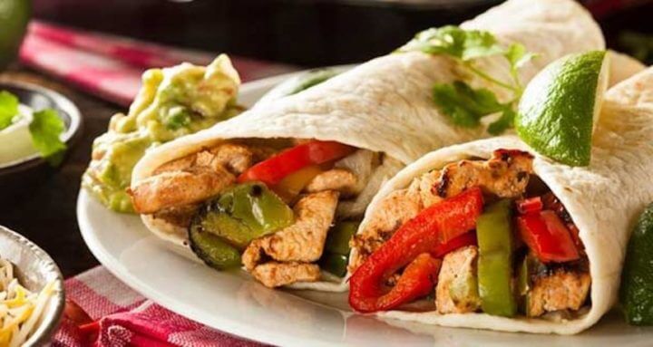 Como fazer fajitas de pollo