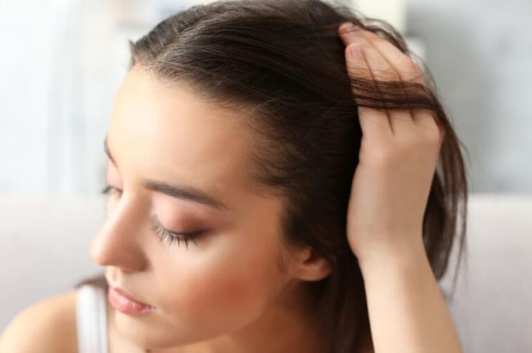 Los 3 mejores exfoliantes para cuidar tu cuero cabelludo y cómo hacer el tuyo propio