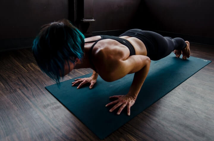 Cómo entrenar el cuerpo en casa haciendo flexiones