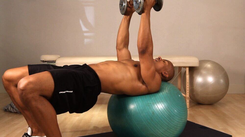 Cómo hacer press de pecho con fitball