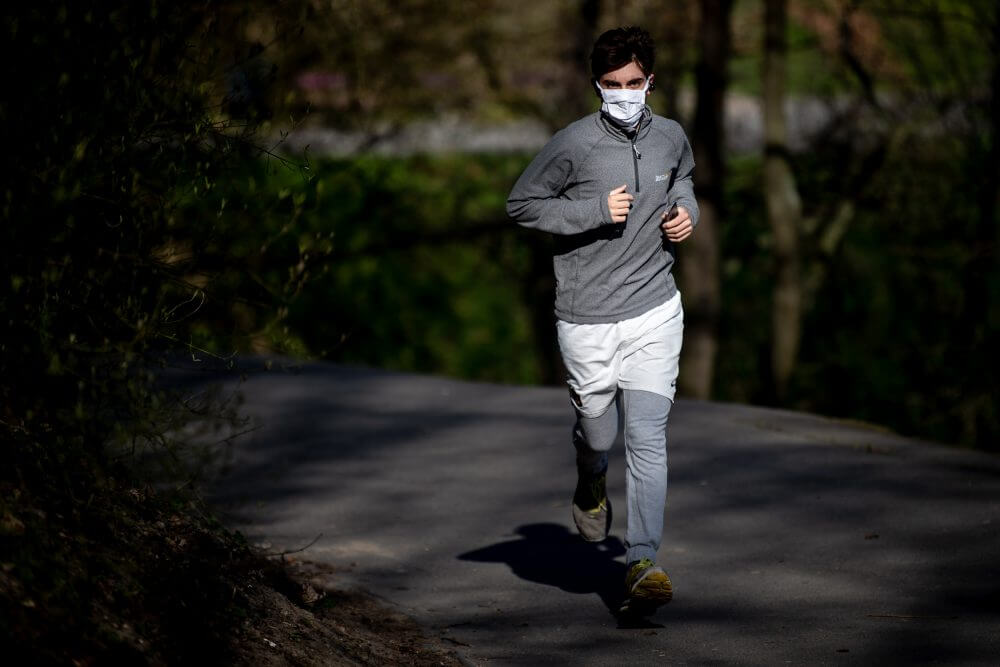 Protegerse del coronavirus al correr