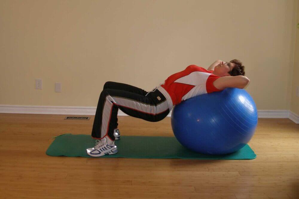 Ejercicio de puente con una fitball
