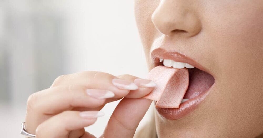 Evita masticar chicles si sufres bruxismo